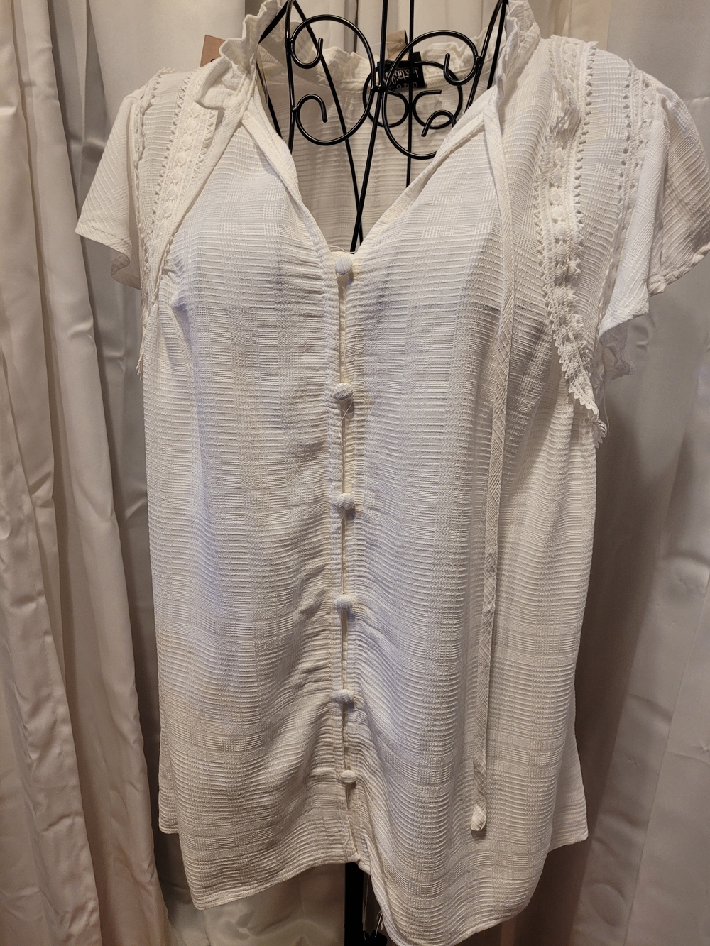 Como Vintage White Button-Front Lace-Trim Blouse